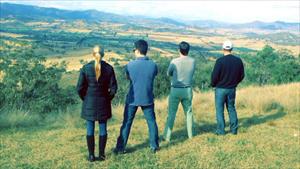 Clare, Sam Orton, Dean Roethemeier and Michael in awe of the spectacular valley view atop @VineryStud hillside