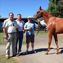 Wayne Forrest, Rob Mitchell and John with Lot 265 Flying Spur x Blue Note Colt (3/4 to Mentallity)